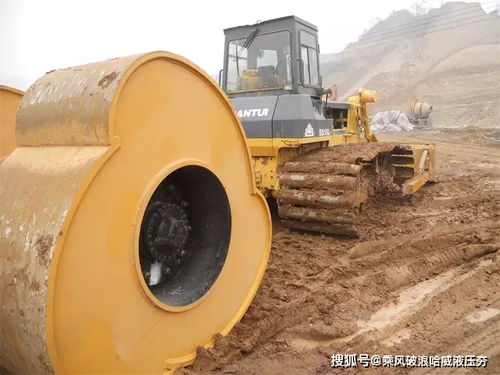 沖擊碾壓施工 利用鏟車牽引沖擊壓路機增強路基強度的實踐指南